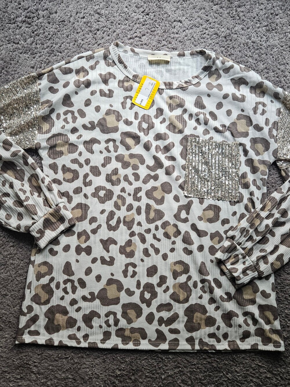 New ✨️Leopard print long sleeve top